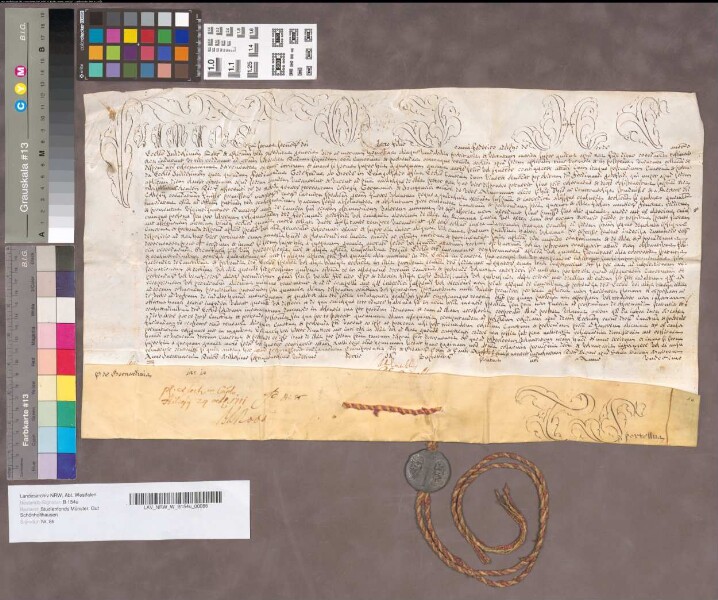 Papst Clemens (Clemens XI. Papst (1700-1721)) übermittelt dem Domkapitel in Hildesheim durch Magister Franziskus Columninus seinen Gruß und verleiht aufgrund des ihm im päpstlichen Monat zustehenden Besetzungsrechts Johann Friedrich Adolf von Hörde (Johann Friedrich Adolf von Hörde(+ 1761), Weihbischof von Osnabrück (1719-1761)(Schönholthausen. Ein altes Pfarrdorf ..., S. 480-482)) ein Kanonikat im Domkapitel. Unterschriften: B. de Bernardinis, I. Piccionus, Ph. Capellus. (tertio calendas Septembris).