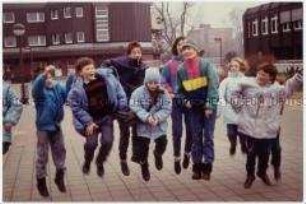Springende Kinder (Altersgruppe bis 14)