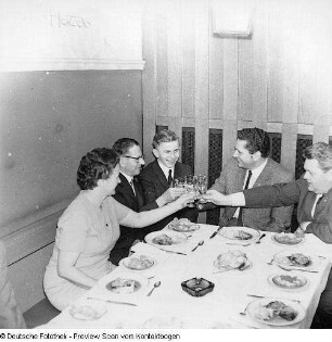 Porträt; Artur Hofmann mit sowjetischem Konstrukteur; Jürgen Gärtner I. Preis Mathe