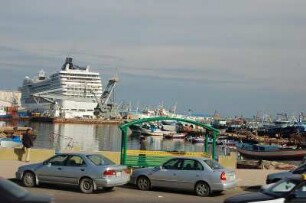 Hauptstadt Tripolis : Das Hafengeländer der libyschen Hauptstadt Tripolis, aufgenommen 2006