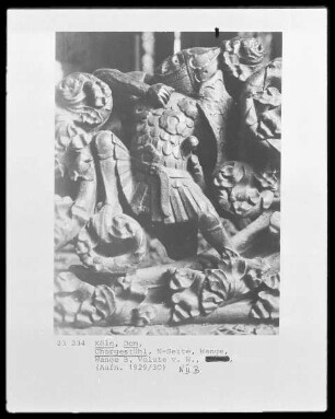 Wange N II B, Bekrönung, Detail: Ritter