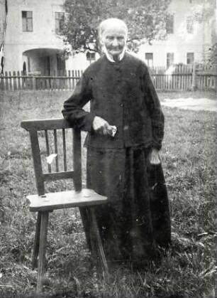 Kirchgangstracht in Malschwitz : Kleidung - Truhentracht. Ort: Malešecy / Malschwitz. Großmutter Bajer in sorbischer Kirchgangstracht.