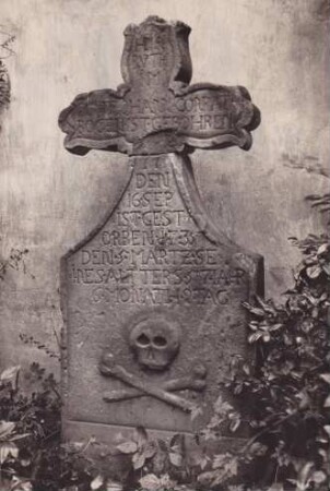 Alter Friedhof. Grabkreuz Johann Kenrat Bogen +1735