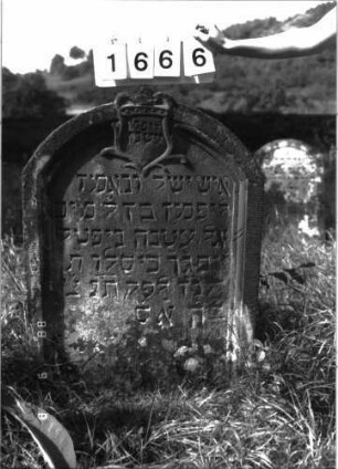 Grabstein 1666 (Index: 100097716) Maße HxBxT: 104x73x10 cm Symbolik: Krone, Kranz: Grabstein 1666