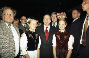 Freiburg im Breisgau: Bundeskanzler Gerhard Schröder in der Kultur- und Tagungsstätte (Konzerthaus)