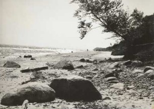 Insel Usedom. Abbruchküste mit Blockstrand bei Ückeritz
