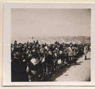 Neapel, Staatsbesuch Adolf Hitlers in Italien vom 02. bis 10. Mai 1938, "Faschistische Jugend" bildet Spalier