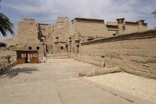 Tempel Ramses III. — Hohes Tor