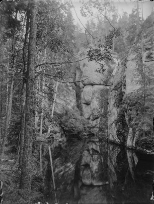 Wolfsschlucht : Wolfsschlucht und Junggesellenstiege in der Felsenstadt Adršpac