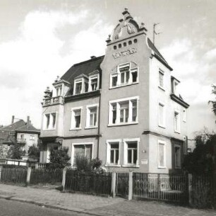 Dresden-Kaditz, Rankestraße 6. Wohnhaus (um 1900). Straßenansicht von Südwesten
