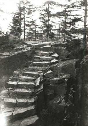 Westerzgebirge : Westerzgebirge. Bastei ("Kamin-Felsen") über dem Schwarzwassertal oberhalb von Aue am Prellberg der "Hakenkrümme"