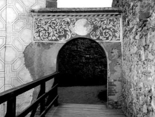 Burg Točnik — Großer Palas — Portal