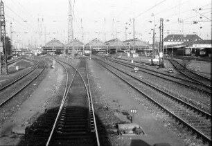Karlsruhe: Ausfahrt Nord; Hauptbahnhof