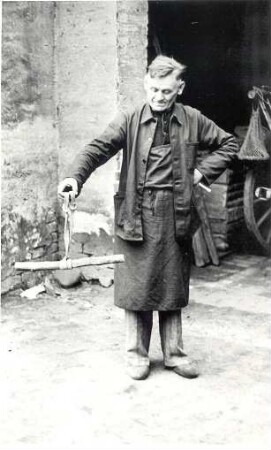 Landwirtschaftliches Arbeitsgerät in Sabrodt : Viehwirtschaft - häusliche Viehwirtschaft. Ort: Zabrod / Sabrodt. Haus Nr. 7. "Geburtshelfer" für Kühe.