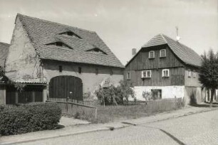 Hirschfelde (Kreis Zittau), Rosenstraße 6. Wohnhaus und Scheune (um 1800)