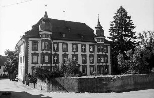 Gesamtansicht der Hauptfassade des Schlosses in Bonndorf