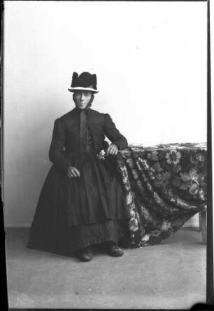 Frau in St. Georgener Tracht