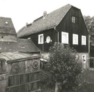 Cossebaude, Weinbergstraße 47. Gehöft (1851/1900). Wohnhaus mit Verbindungsbau zur Scheune