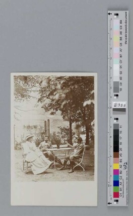 Ida u. Richard Dehmel (m. Dackel), Liselotte Dehmel u. Heinz-Lux Auerbach-Dehmel