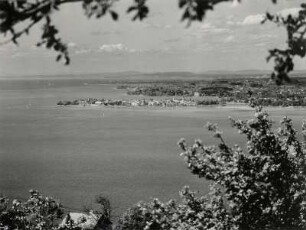 Blick über den Bodensee, im Vordergrund die Insel Mainau