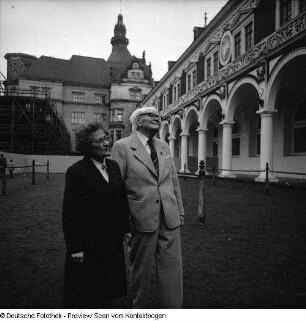 Porträt Ruth Seydewitz und Repro eines alten Kinderbildes (mit Ruth Seydewitz?)