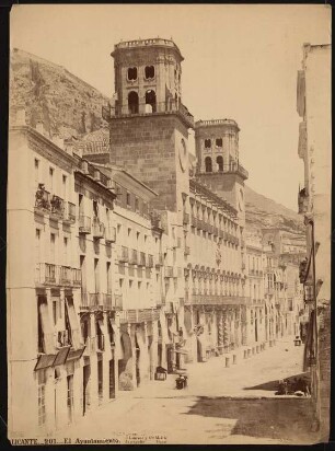 Rathaus, Alacant (Alicante): Schrägansicht der Hauptfassade des Ajuntament (Ayuntamiento)