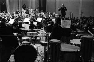 Donaueschingen: Donaueschinger Musiktage; Werner Heider Ensemble, "Konflikte für Schlagzeug und Orchester"