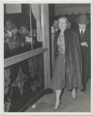 Marlene Dietrich und Gregory Ratoff (Los Angeles, zirka 1939 - 1940) (Archivtitel)