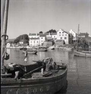 Boote in einem Hafen an der französischen Atlantikküste