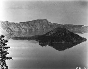 Wizard Island : Die kleine Insel Wizard Island im Crater Lake.