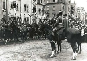 Bautzen. Königsbesuch. Friedrich August III., König von Sachsen, nimmt die Parade des 3. Husarenregiments Nummer 20 der Königlich-Sächsischen Armee ab