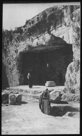 Eingang eines jüdischen Felsengrabes bei Jerusalem
