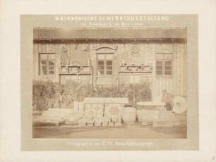 Holzverarbeitungsstand vor der Ausstellungshalle bei der Oberbadischen Gewerbeausstellung in Freiburg i. Br.