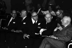 16. Tagung 1966 Mediziner; Im Vortragsaal: M. v. Ardenne, W. Bladergroen, D. Burk, ?, Otto H. Warburg
