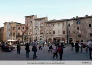 Piazza della Cisterna, San Gimignano