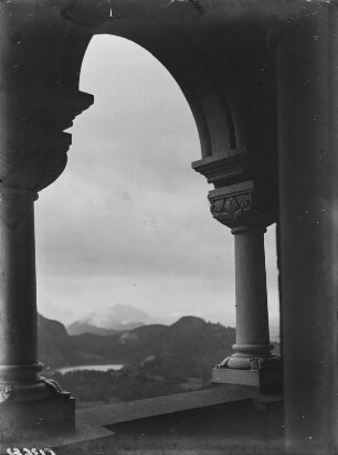 Schloss Neuschwanstein : Schloss Neuschwanstein. Blick von der Loggia des Thronsaales zum Alpsee
