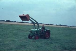 Fotografie: Traktor, Standardtraktor, Frontlader, Zubehör