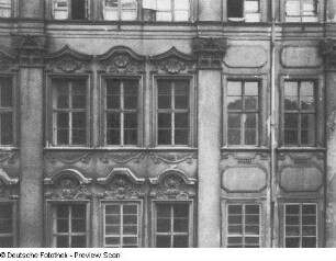 Bautzen, Innere Lauenstraße 2. Wohnhaus mit Laden ((sogenanntes Grütznersches Haus) 1720/1724). Fassadendetail der Nordseite