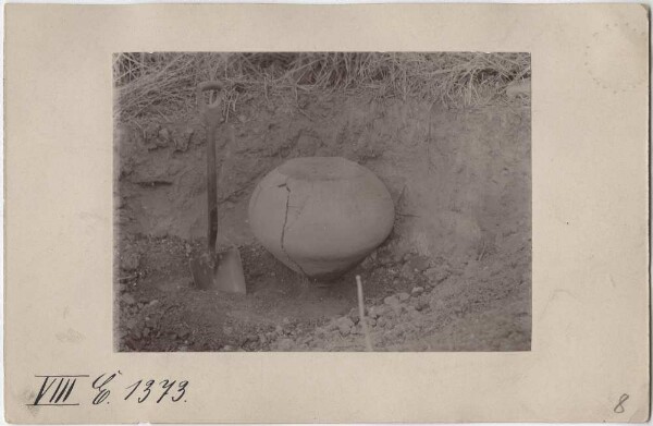 Large urn on hill 4, El Zamuco