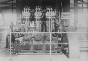 Kompressorloser Dieselmotor, Steuerseite (Deutz, Köln) : Technikgeschichte | Maschinenbau | Kraftmaschinen | Dieselmaschinen