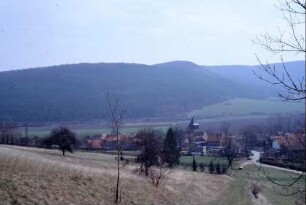 Ortsansicht und Landschaft