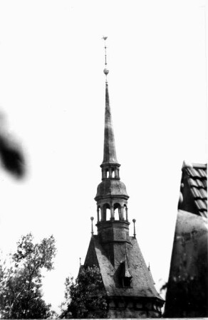 Schönfeld (Dresden-Schönfeld-Weißig), Pfarrkirche. Turm (1896)