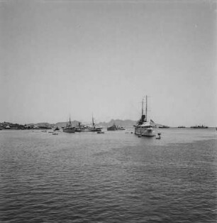 Reede : Schiffe ankern vor dem Hafen von Aden