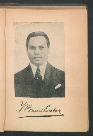 [Fotografía de] Y. Bucich Escobar
