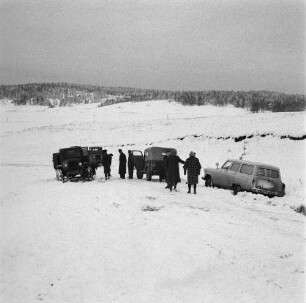 Sibirien. Autos im Schnee