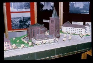 Modell Kreuzkirche 16.12.79.