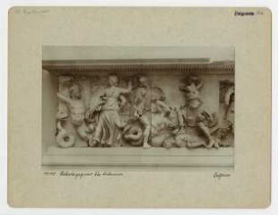 Pergamonaltar, Ostfries - Ausschnitt: Hekate und Artemis