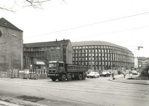 Dresden-Altstadt, Ostra-Allee/Hertha-Lindner-Straße/Theaterstraße. Baustelle Büro-und Geschäftshäuser. Ansicht von Nord gegen Stadthaus, Theaterstraße 11/15