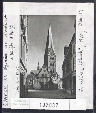 Lübeck: Ägidienkirche von Nordwest. Foto vor 1940