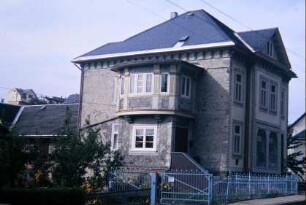 Haus in der Grundstraße mit Auslucht über zwei Etagen, hier im Eingangsbereich